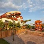 Lisie Sprawki Villa *