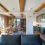 Lisie Sprawki Villa