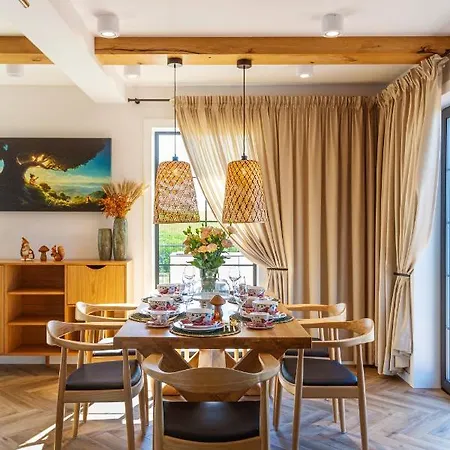 Lisie Sprawki Villa *