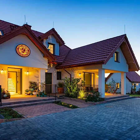 Lisie Sprawki Villa *